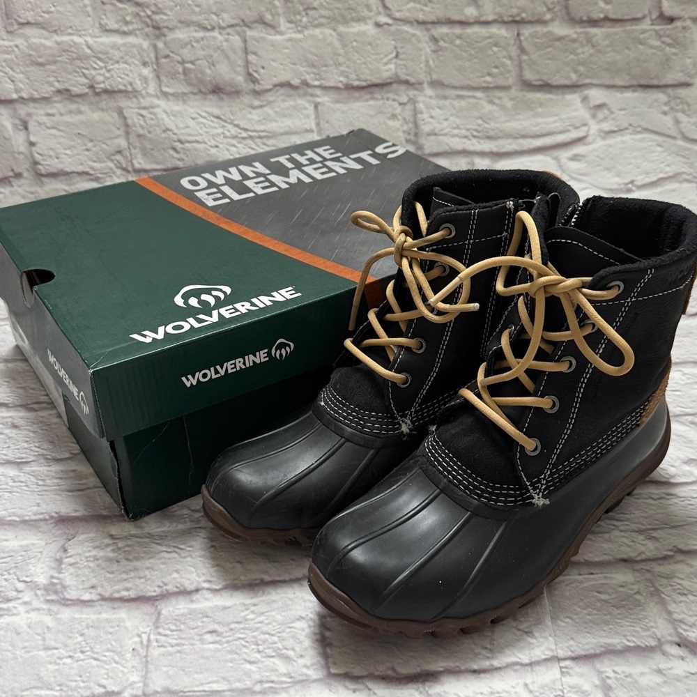 Wolverine Black and Tan Lace-Up Boots snow boots